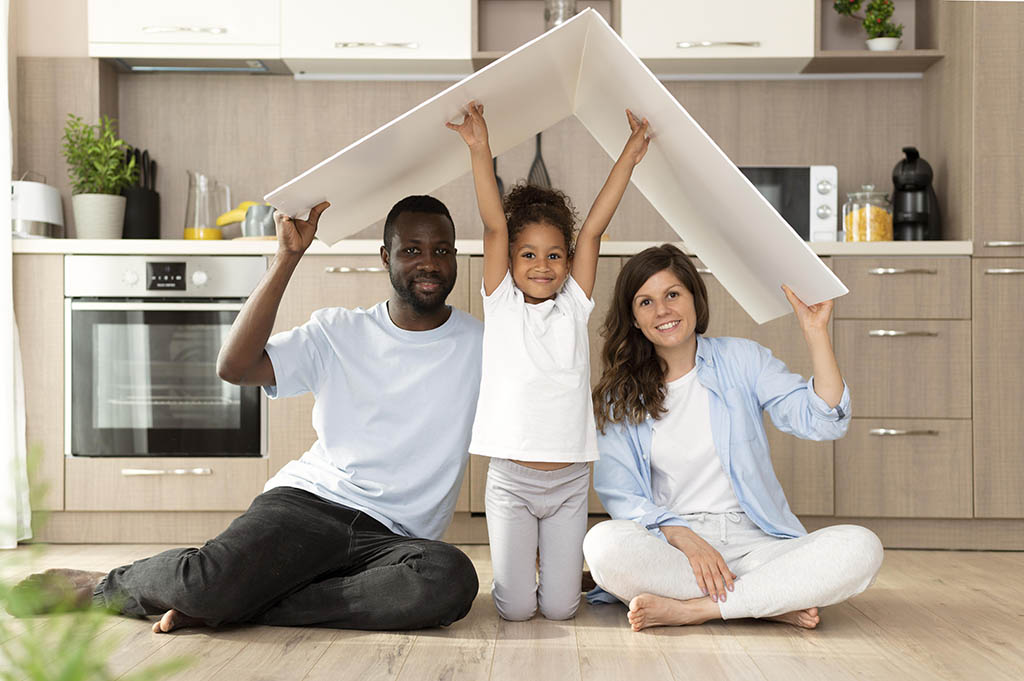 familia-pasando-tiempo-juntos-casa-1